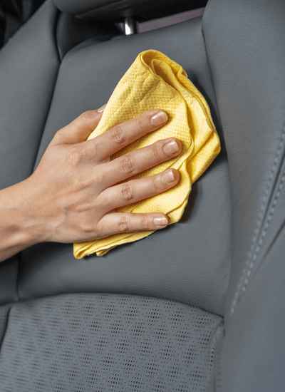 nettoyage chiffon siège cuir